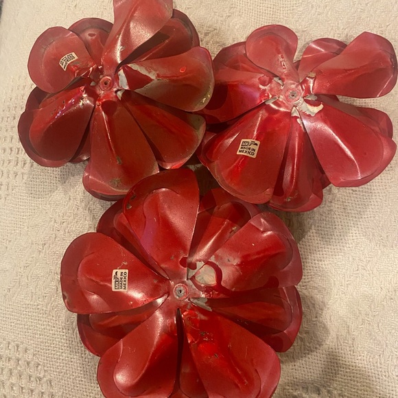 Red Rustic Metal Roses-3 - Picture 3 of 3